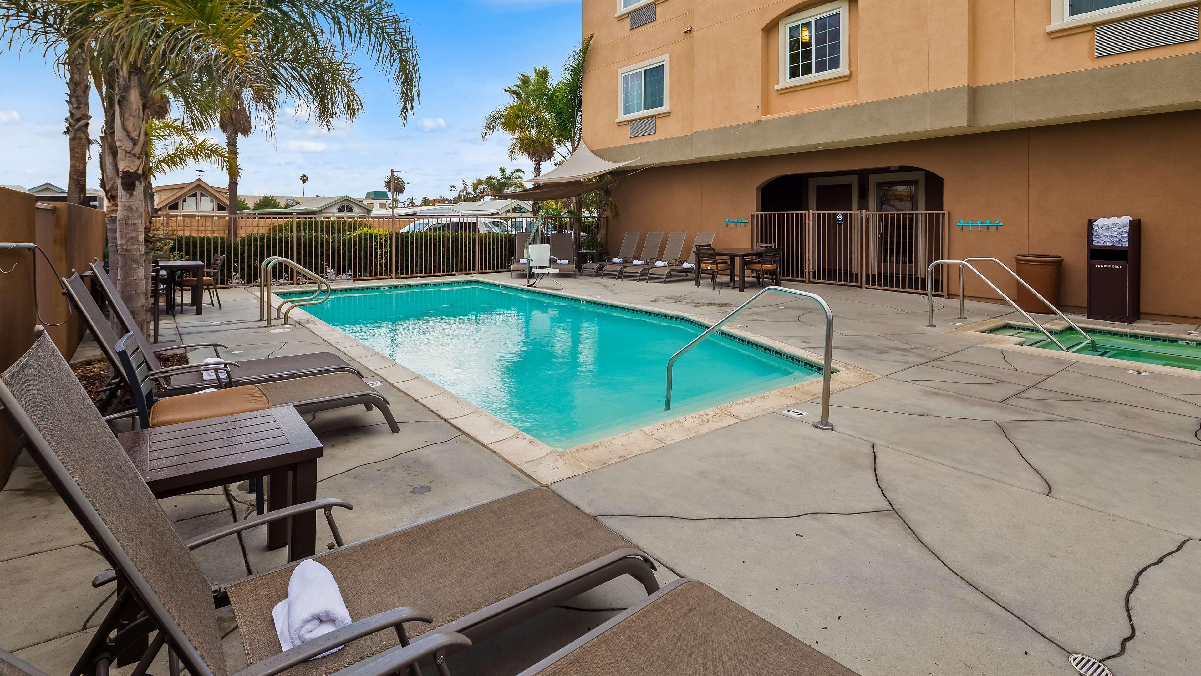 Best Western Plus Oceanside Palms Hotel Exterior photo