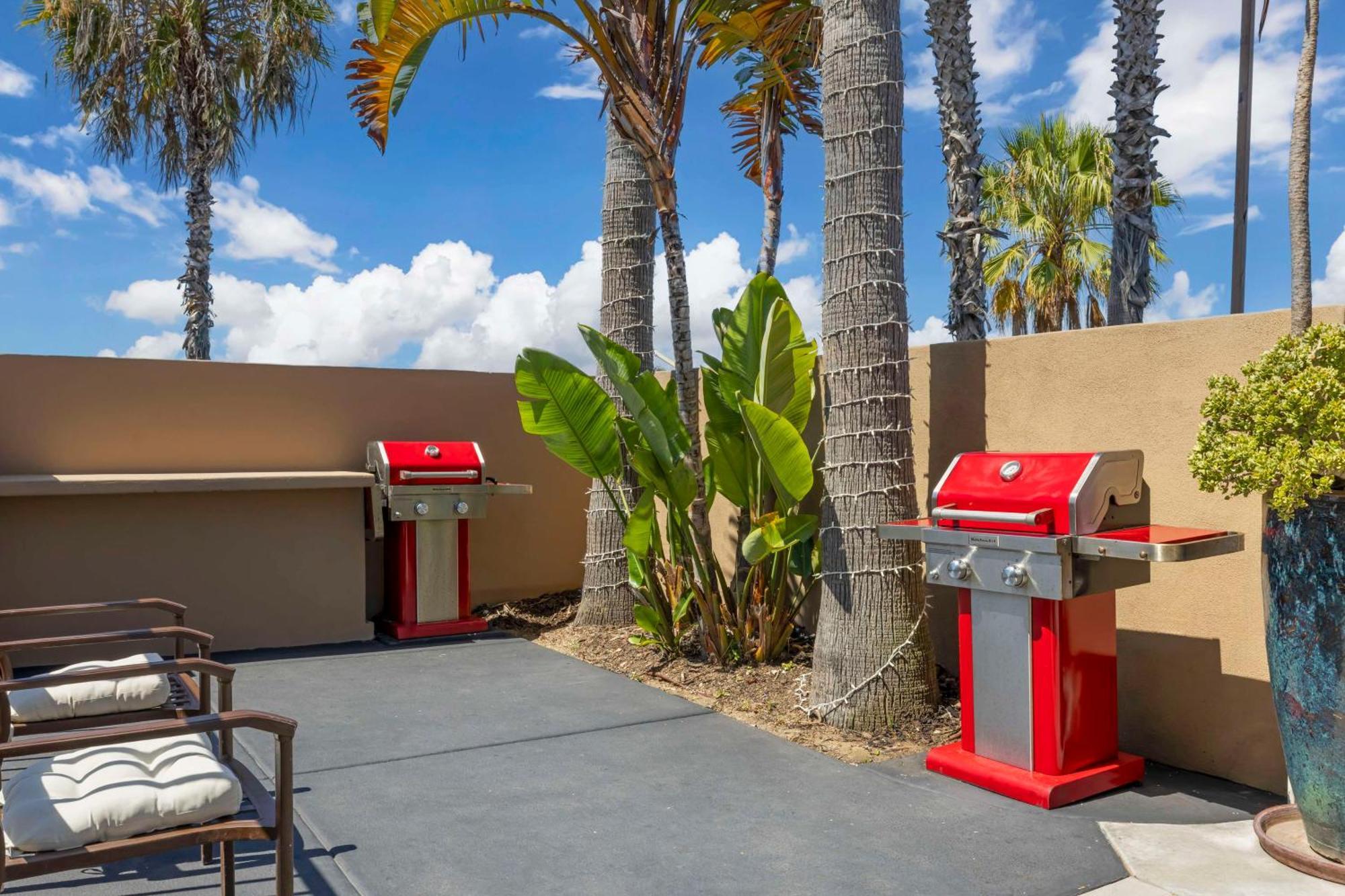 Best Western Plus Oceanside Palms Hotel Exterior photo